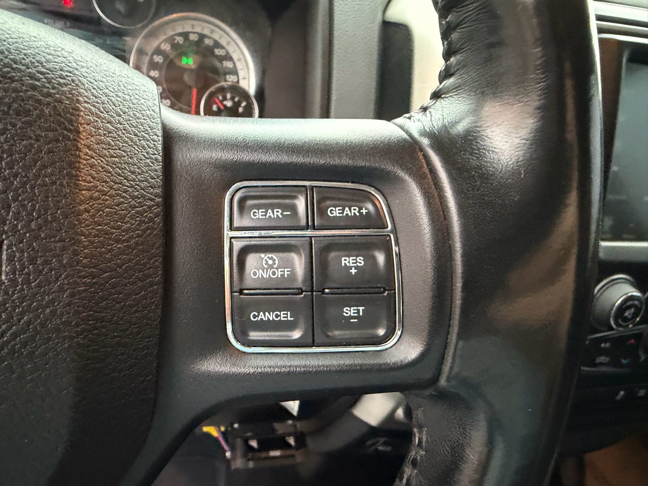 RAM 1500 Big Horn 4x4 Quad Cab 6'4" Box 2017