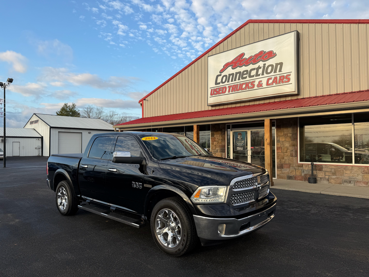 2014 RAM 1500 4WD Crew Cab 140.5" Laramie