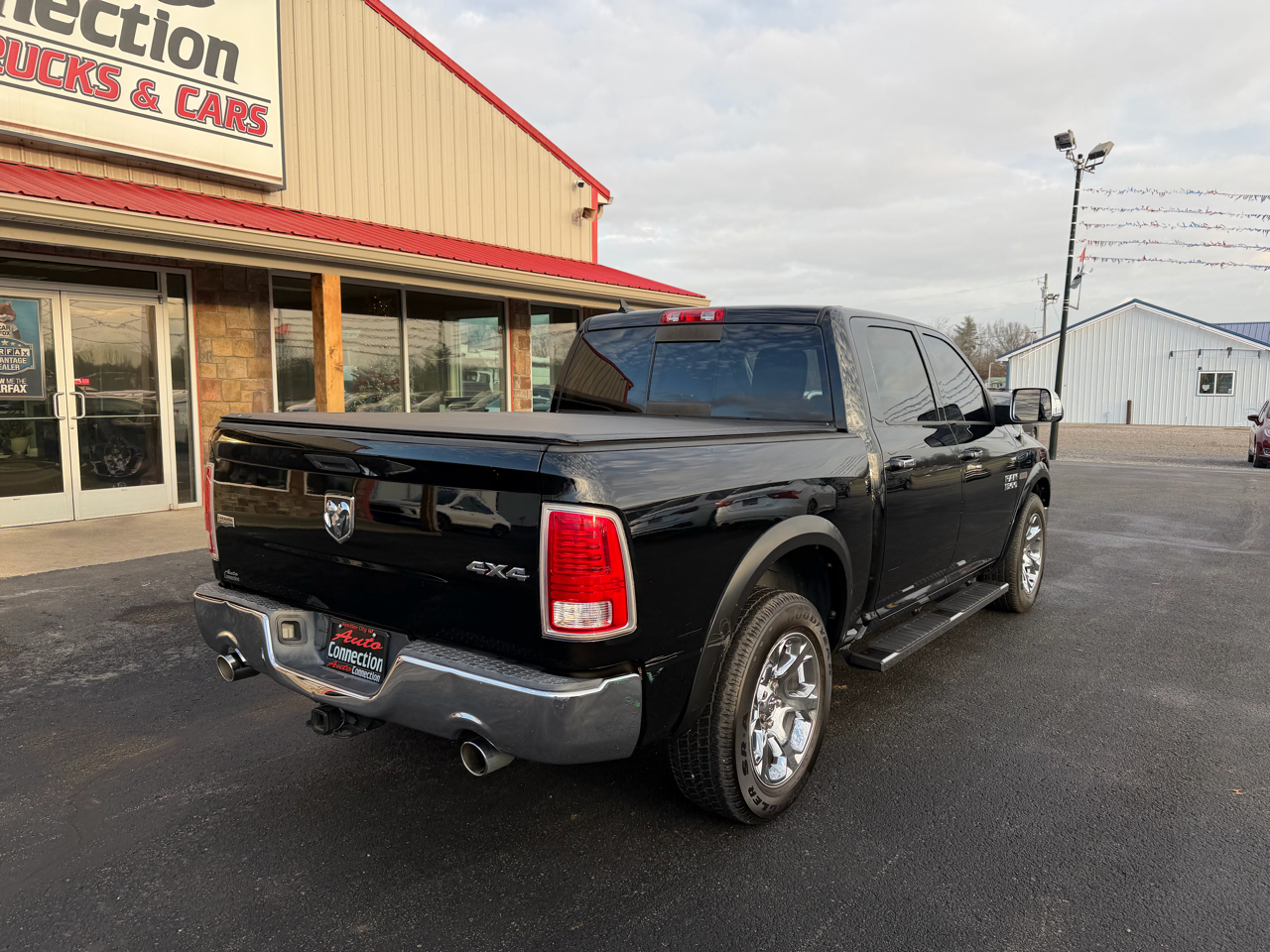 RAM 1500 4WD Crew Cab 140.5" Laramie 2014
