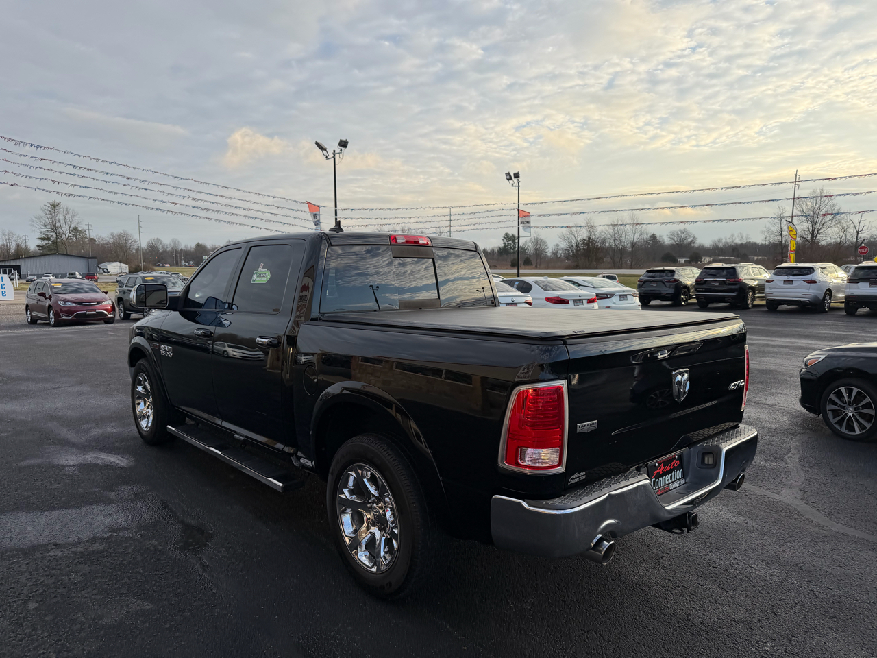 RAM 1500 4WD Crew Cab 140.5" Laramie 2014