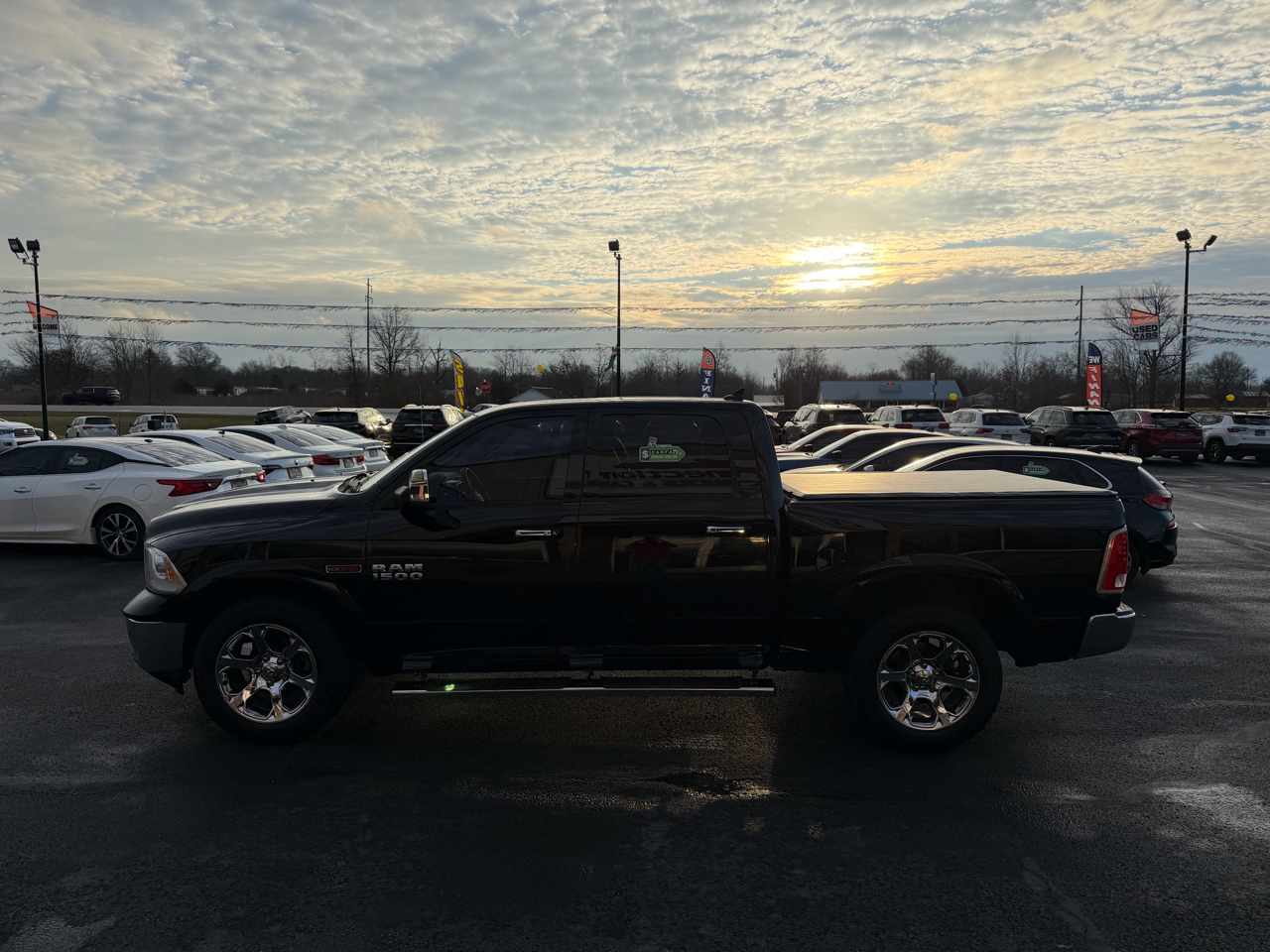 RAM 1500 4WD Crew Cab 140.5" Laramie 2014