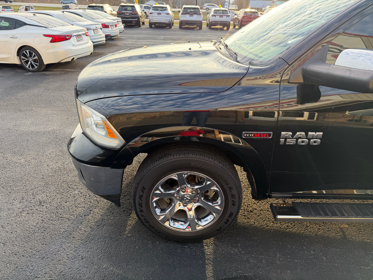 RAM 1500 4WD Crew Cab 140.5" Laramie 2014