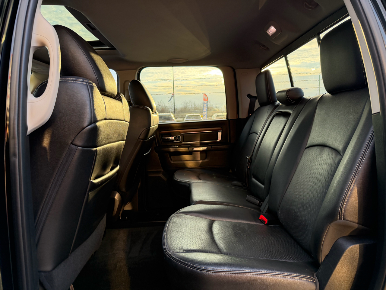 RAM 1500 4WD Crew Cab 140.5" Laramie 2014