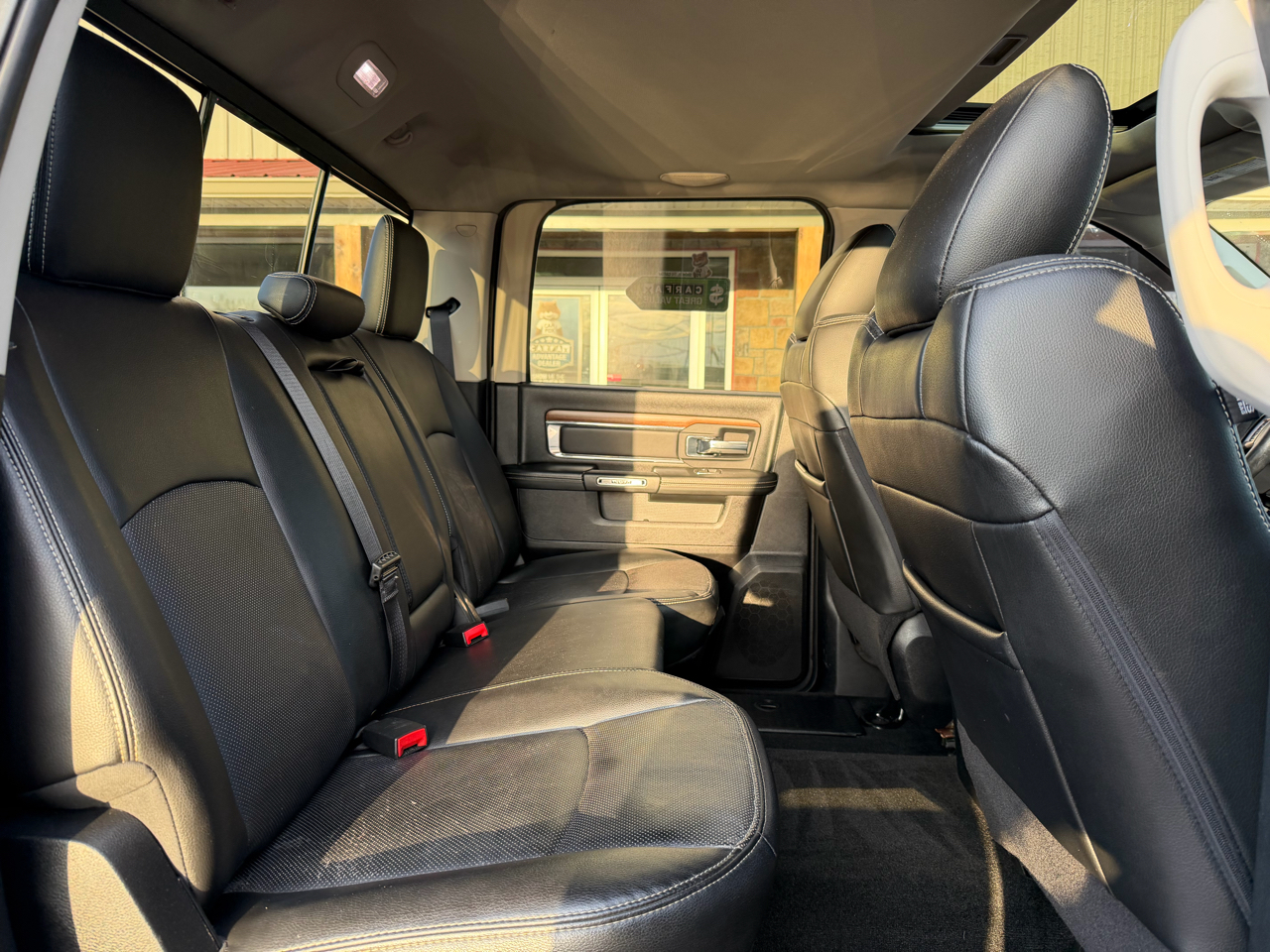 RAM 1500 4WD Crew Cab 140.5" Laramie 2014