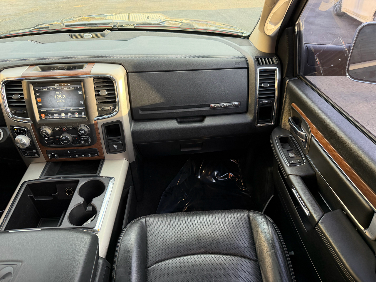 RAM 1500 4WD Crew Cab 140.5" Laramie 2014