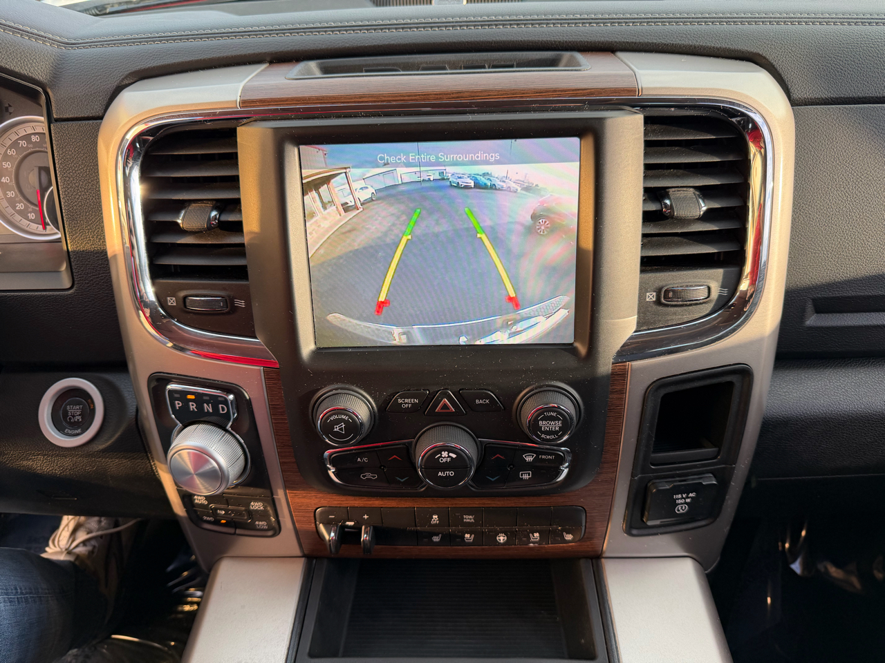 RAM 1500 4WD Crew Cab 140.5" Laramie 2014