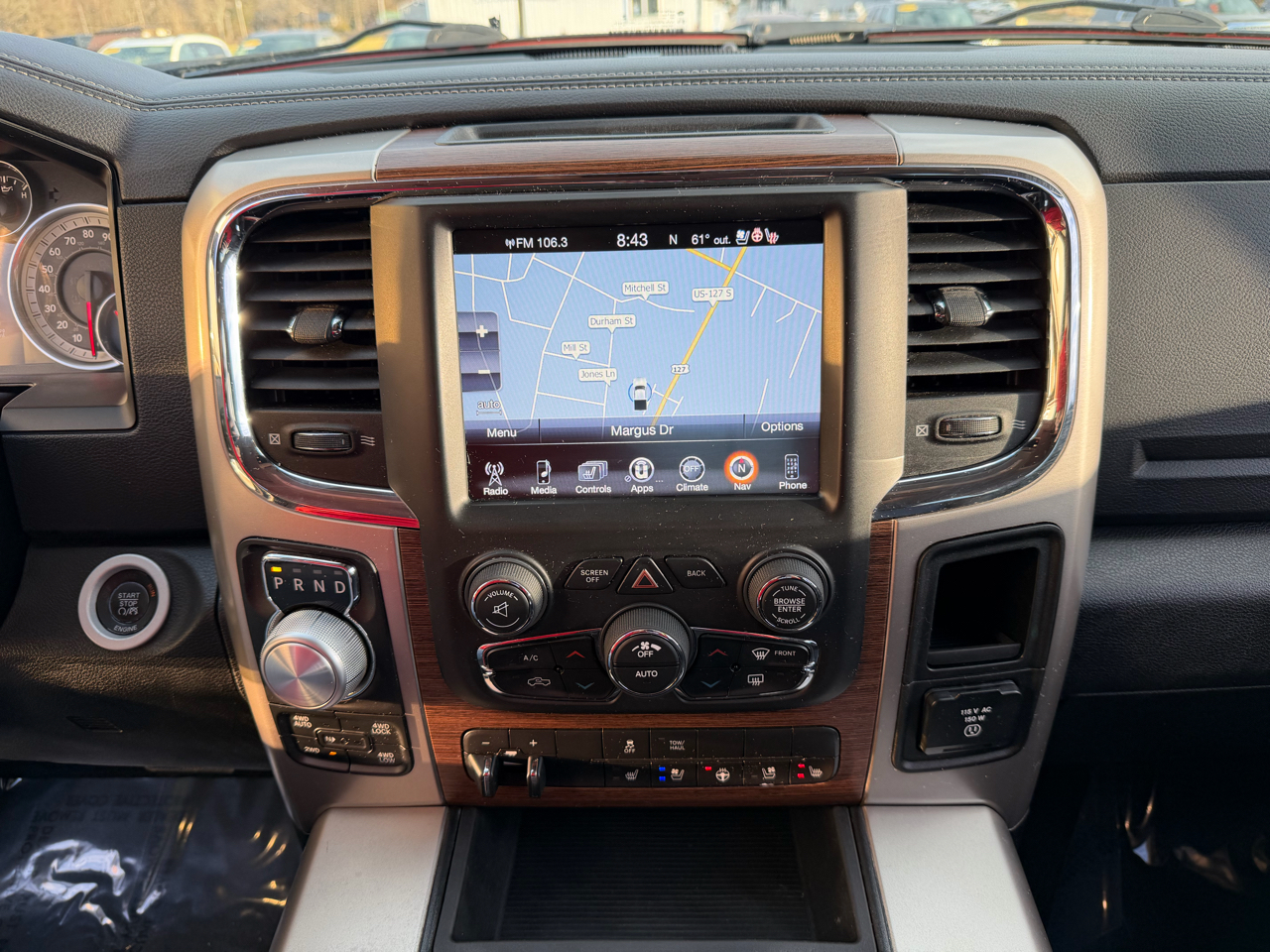 RAM 1500 4WD Crew Cab 140.5" Laramie 2014