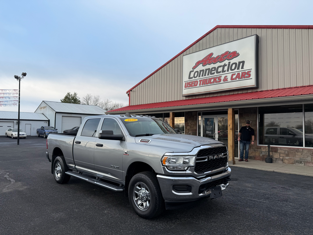 RAM 2500 Tradesman 4x4 Crew Cab 6'4" Box 2020