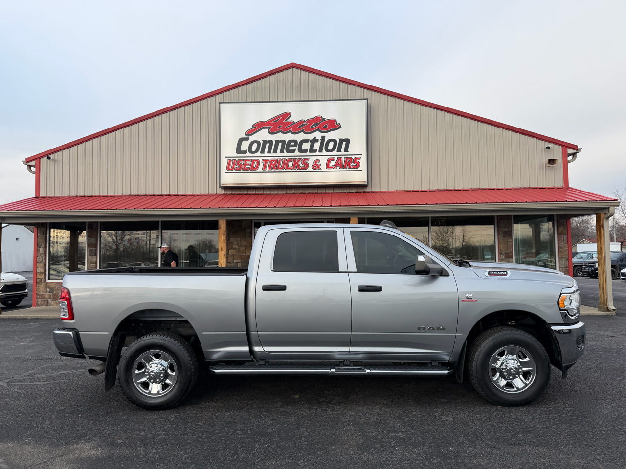 RAM 2500 Tradesman 4x4 Crew Cab 6'4" Box 2020