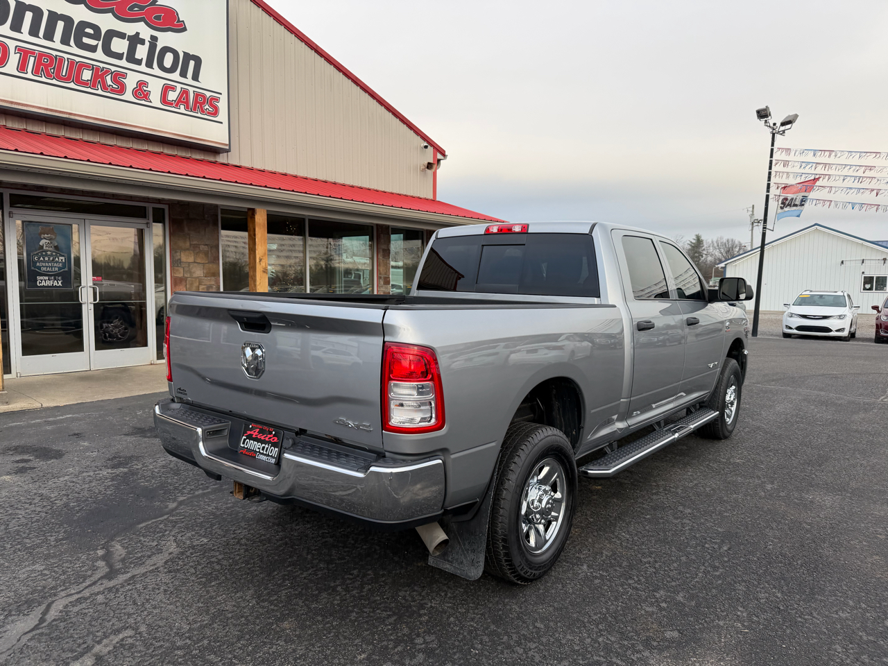 RAM 2500 Tradesman 4x4 Crew Cab 6'4" Box 2020