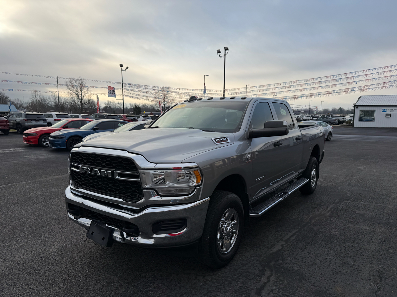 RAM 2500 Tradesman 4x4 Crew Cab 6'4" Box 2020