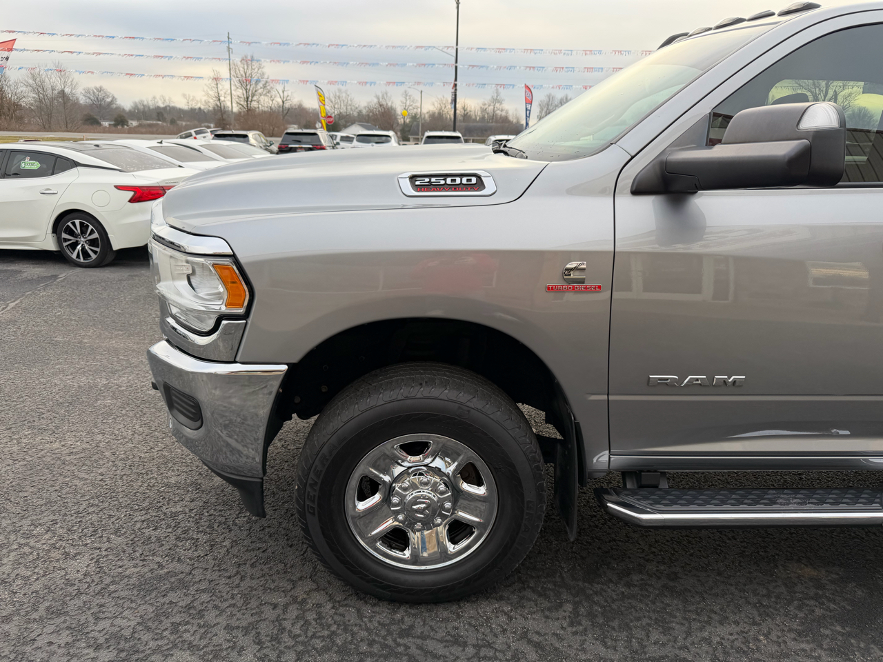 RAM 2500 Tradesman 4x4 Crew Cab 6'4" Box 2020