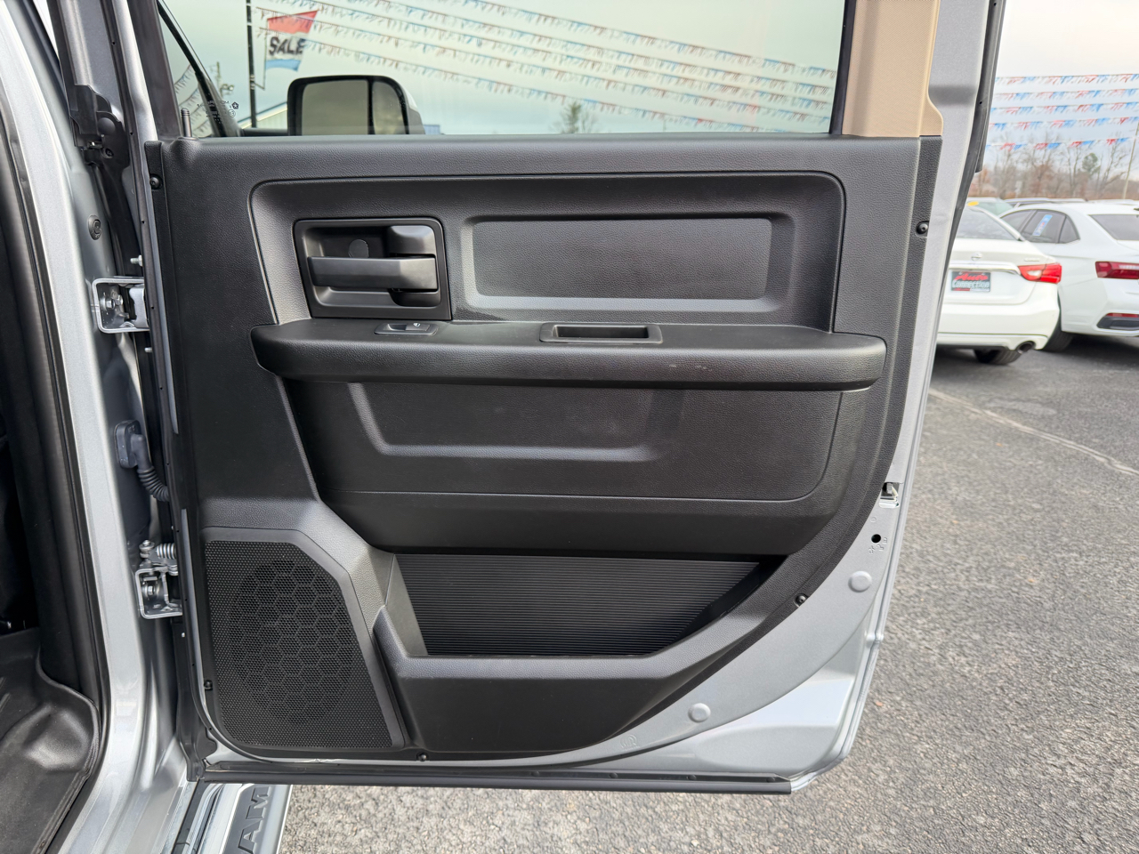 RAM 2500 Tradesman 4x4 Crew Cab 6'4" Box 2020