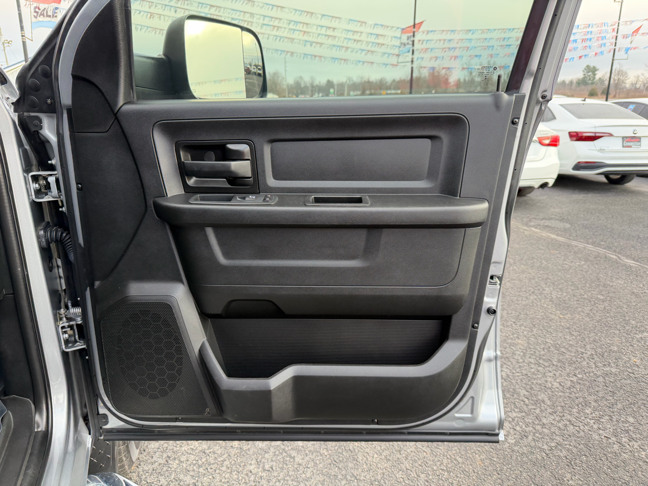 RAM 2500 Tradesman 4x4 Crew Cab 6'4" Box 2020