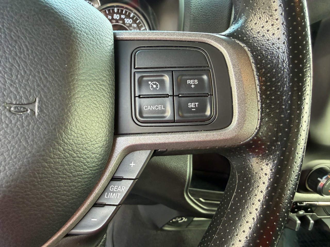 RAM 2500 Tradesman 4x4 Crew Cab 6'4" Box 2020