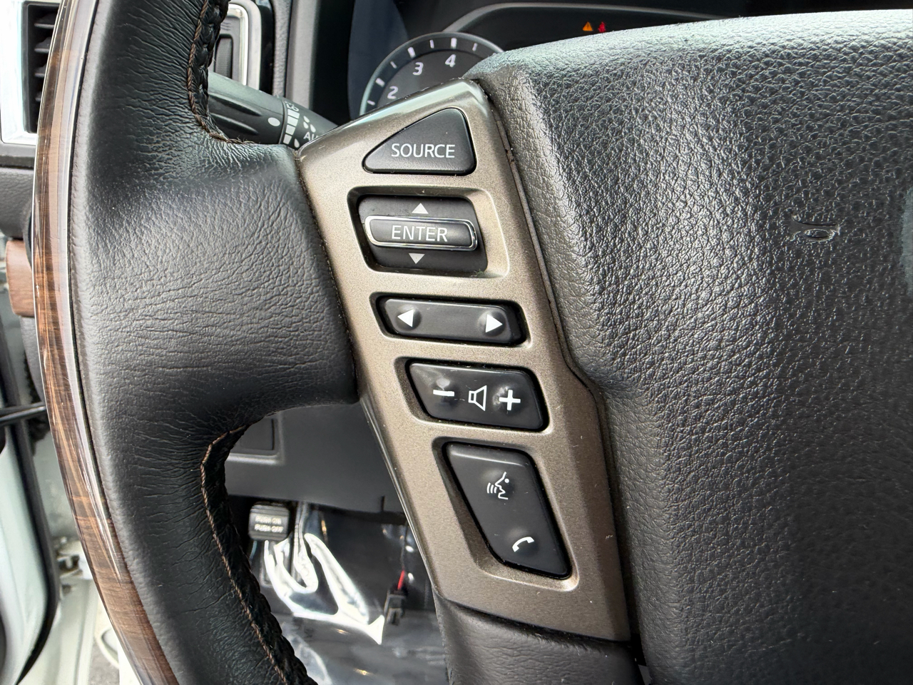 Nissan Titan 4x4 Crew Cab Platinum Reserve 2021