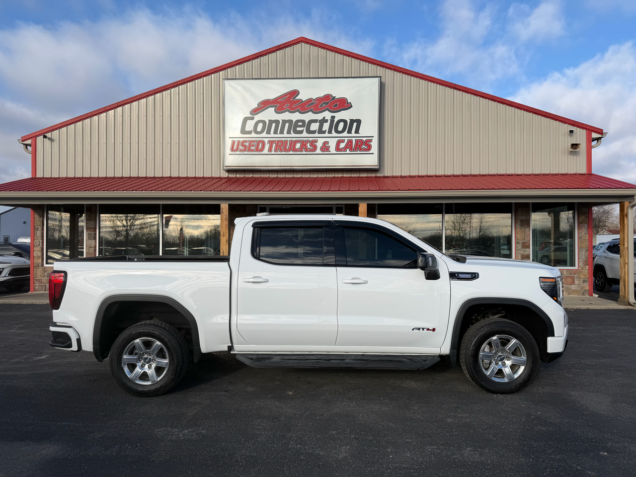 GMC Sierra 1500 4WD Crew Cab 147" AT4 2022