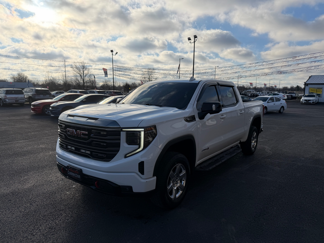 GMC Sierra 1500 4WD Crew Cab 147" AT4 2022