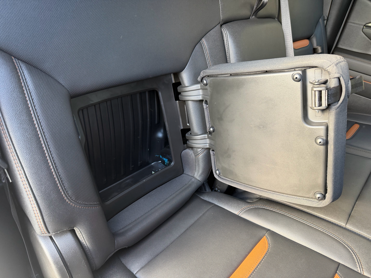 GMC Sierra 1500 4WD Crew Cab 147" AT4 2022