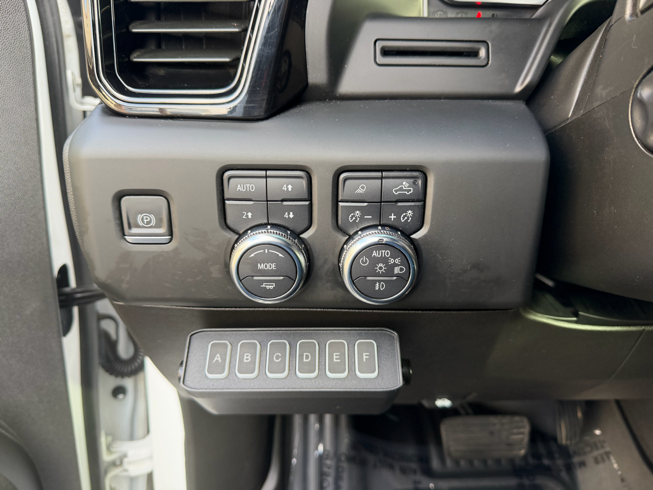 GMC Sierra 1500 4WD Crew Cab 147" AT4 2022