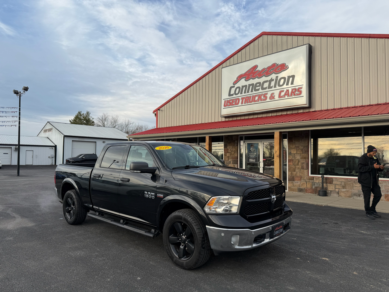 RAM 1500 4WD Crew Cab 149" Outdoorsman 2016