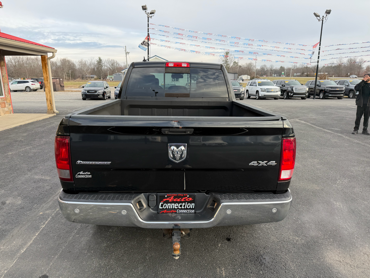 RAM 1500 4WD Crew Cab 149" Outdoorsman 2016