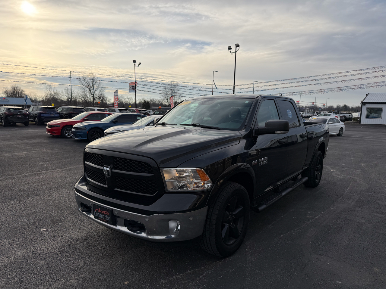 RAM 1500 4WD Crew Cab 149" Outdoorsman 2016