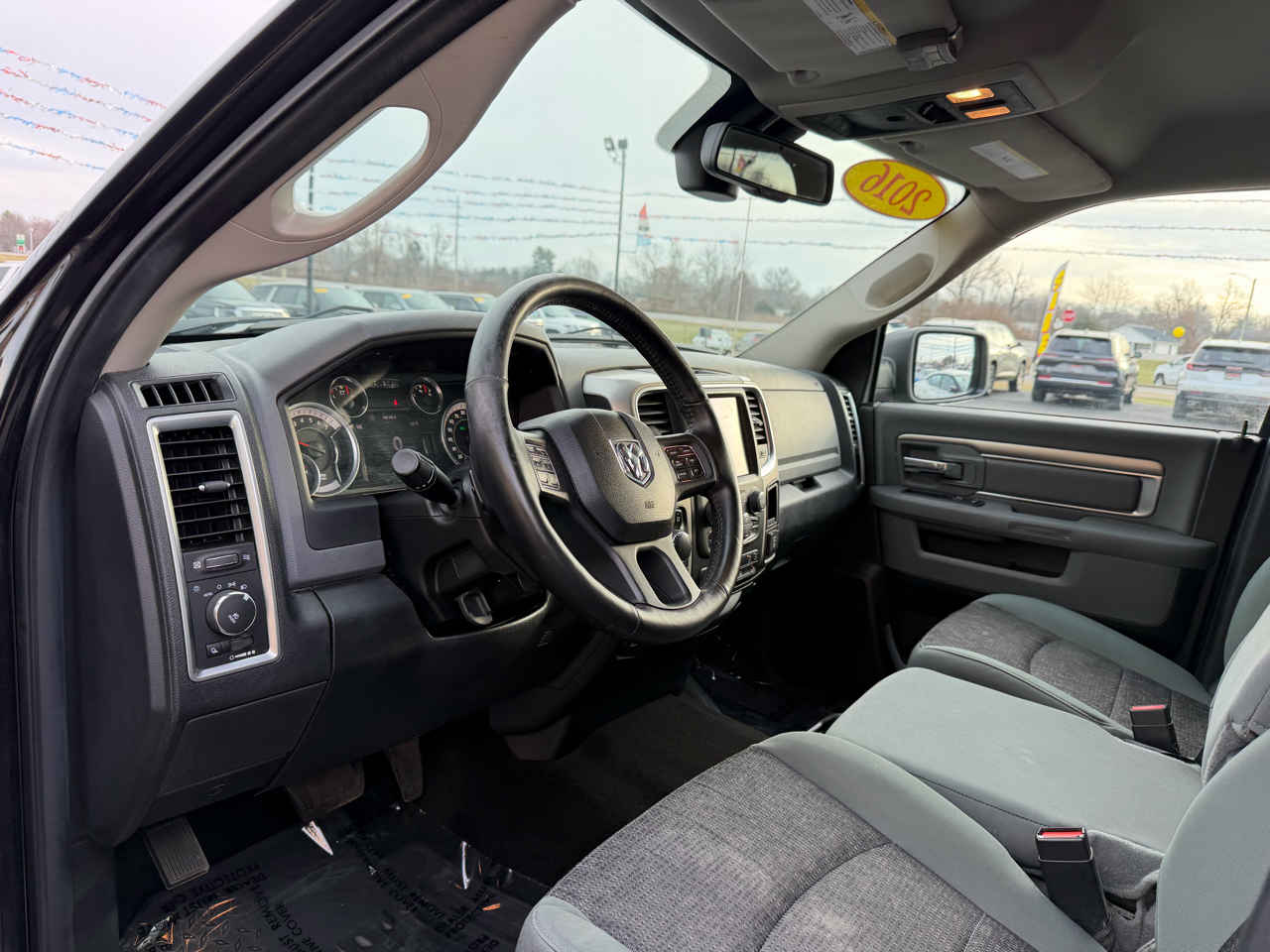 RAM 1500 4WD Crew Cab 149" Outdoorsman 2016