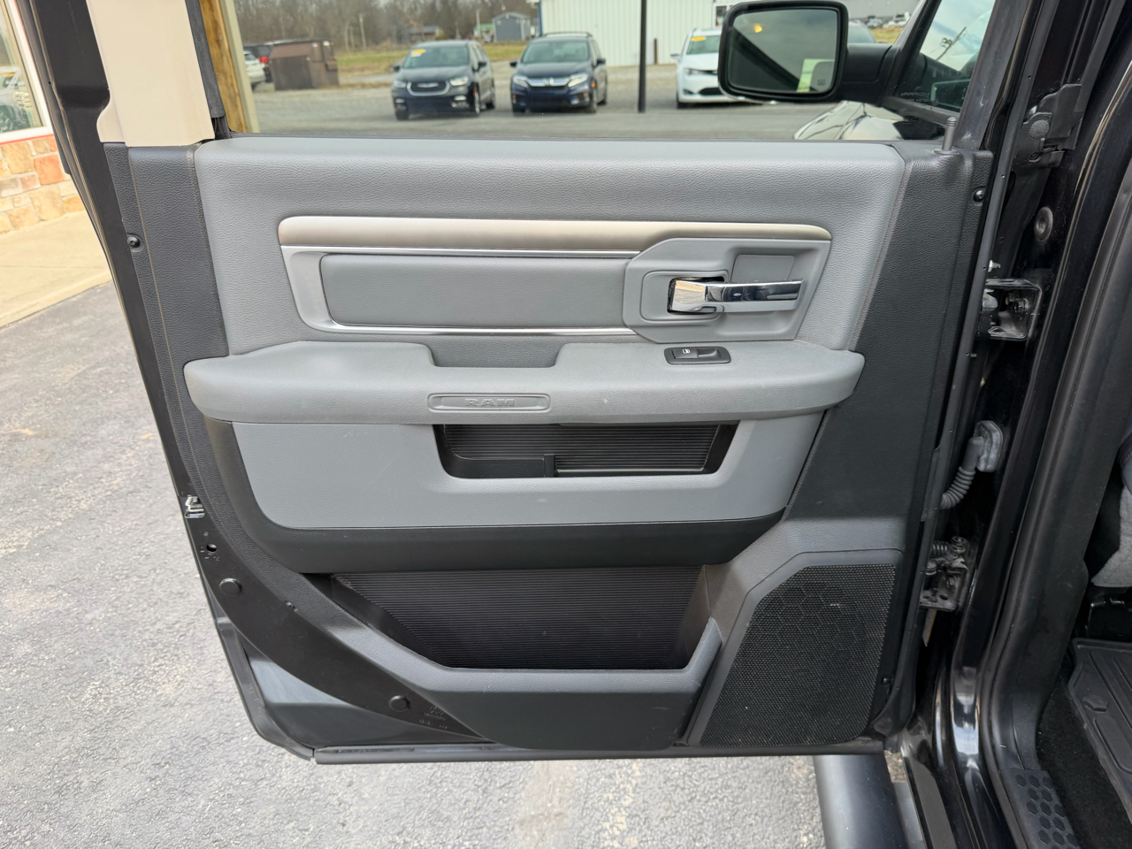 RAM 1500 4WD Crew Cab 149" Outdoorsman 2016