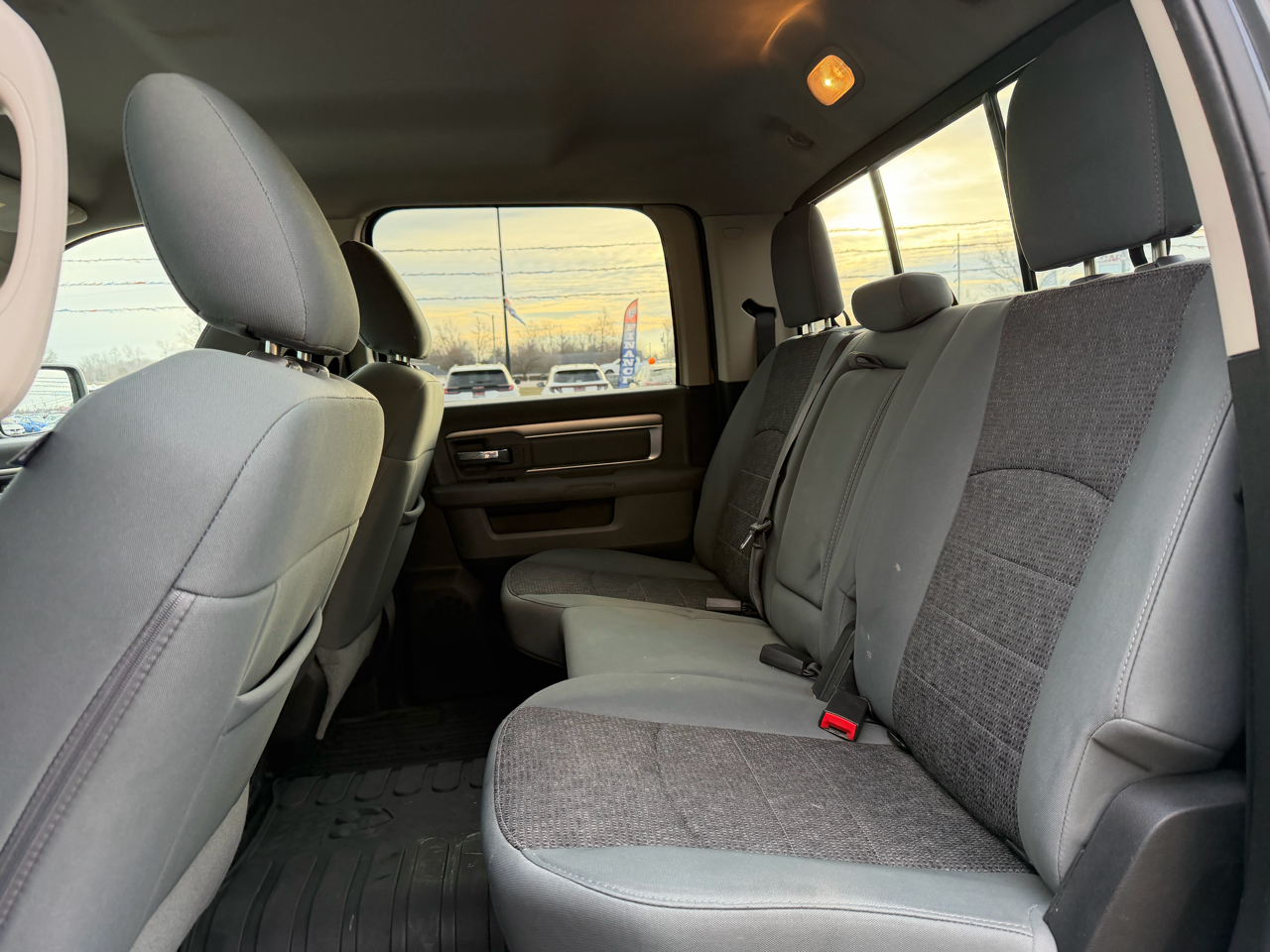 RAM 1500 4WD Crew Cab 149" Outdoorsman 2016