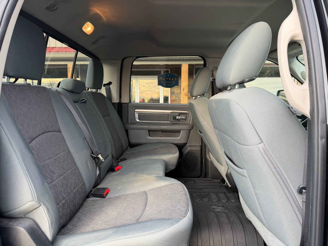 RAM 1500 4WD Crew Cab 149" Outdoorsman 2016