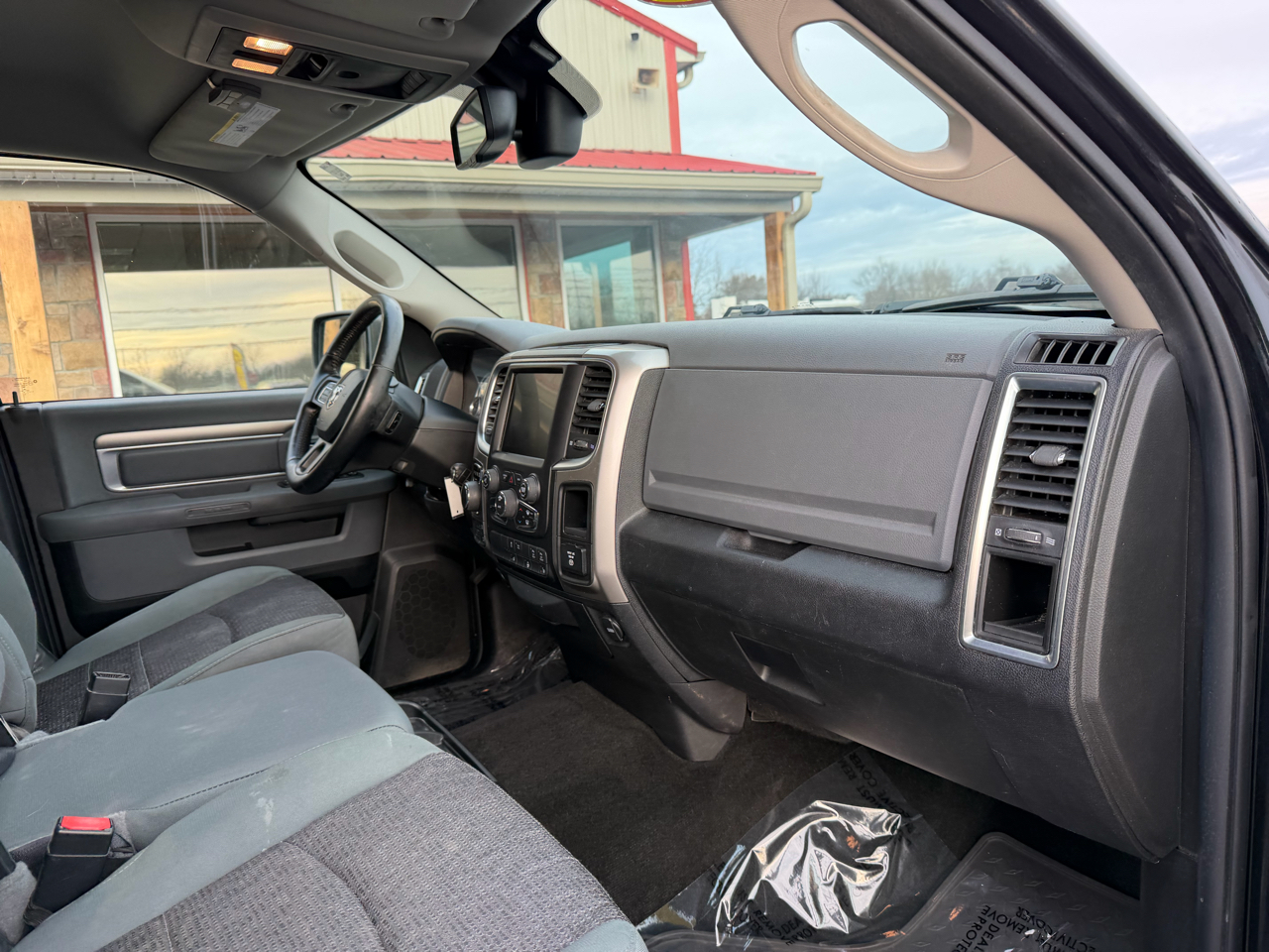 RAM 1500 4WD Crew Cab 149" Outdoorsman 2016