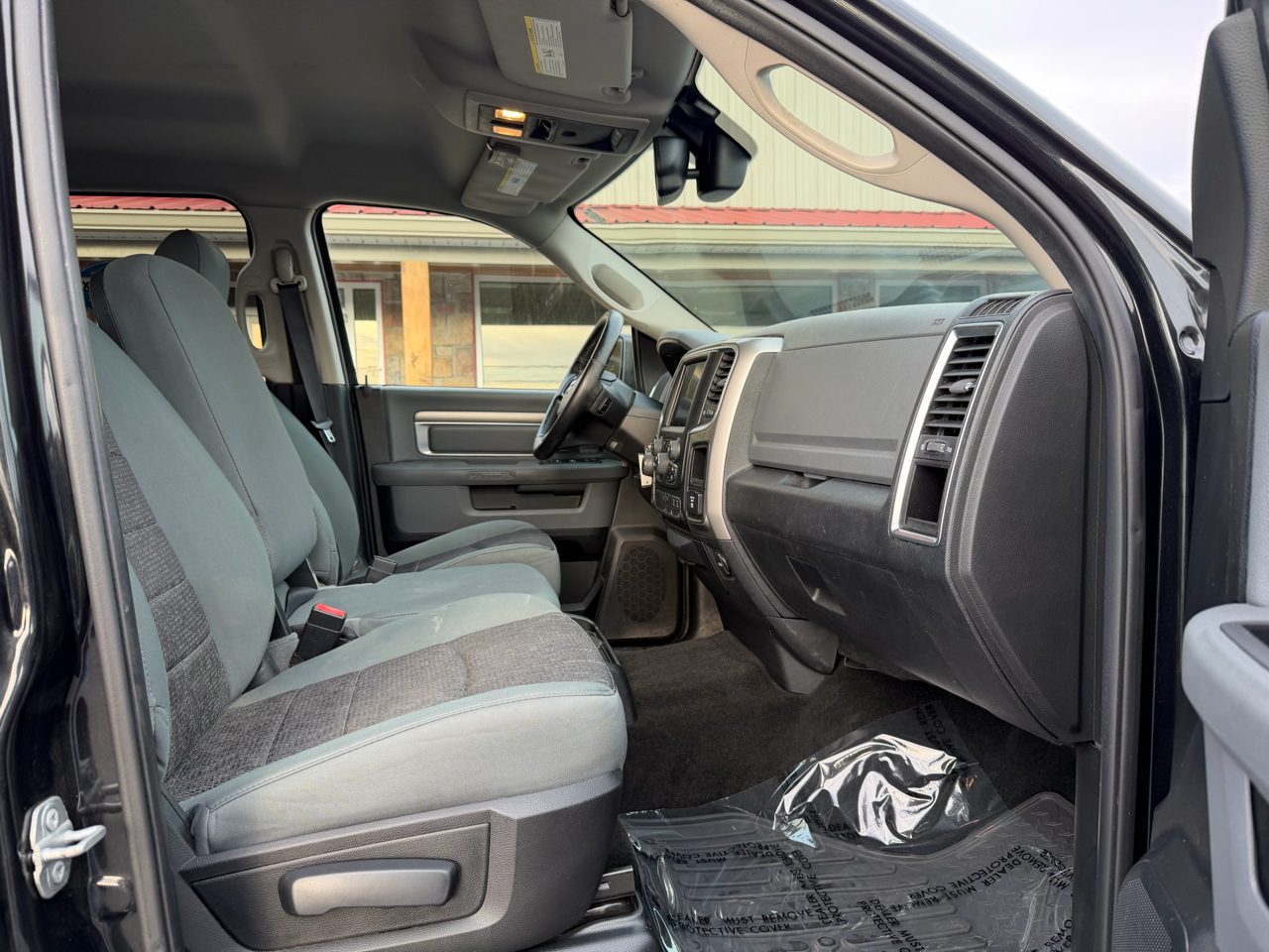 RAM 1500 4WD Crew Cab 149" Outdoorsman 2016