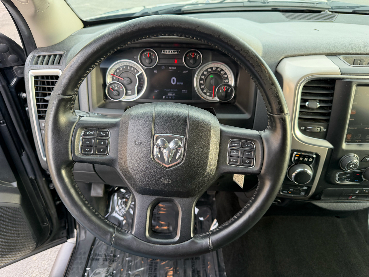 RAM 1500 4WD Crew Cab 149" Outdoorsman 2016