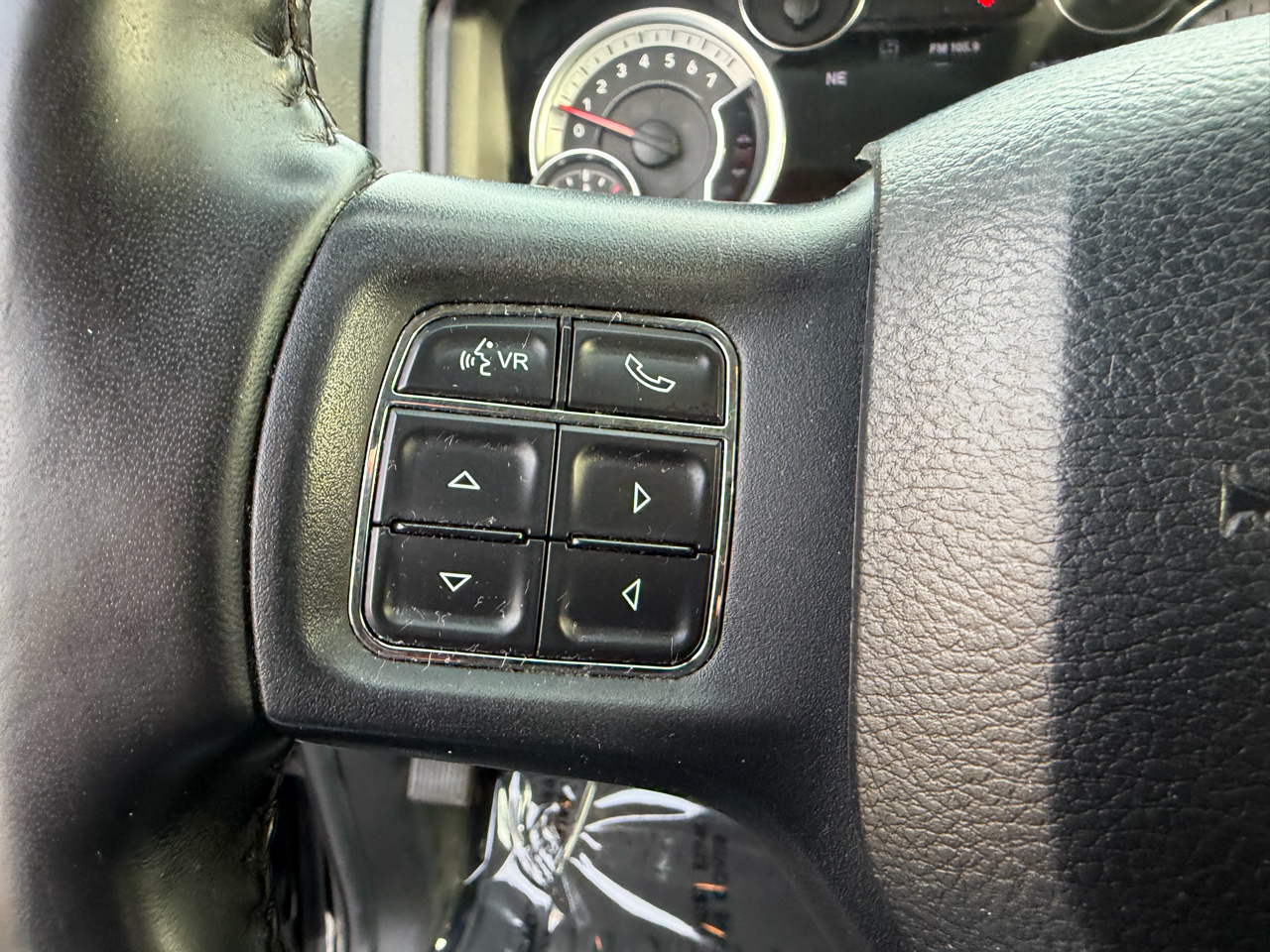 RAM 1500 4WD Crew Cab 149" Outdoorsman 2016