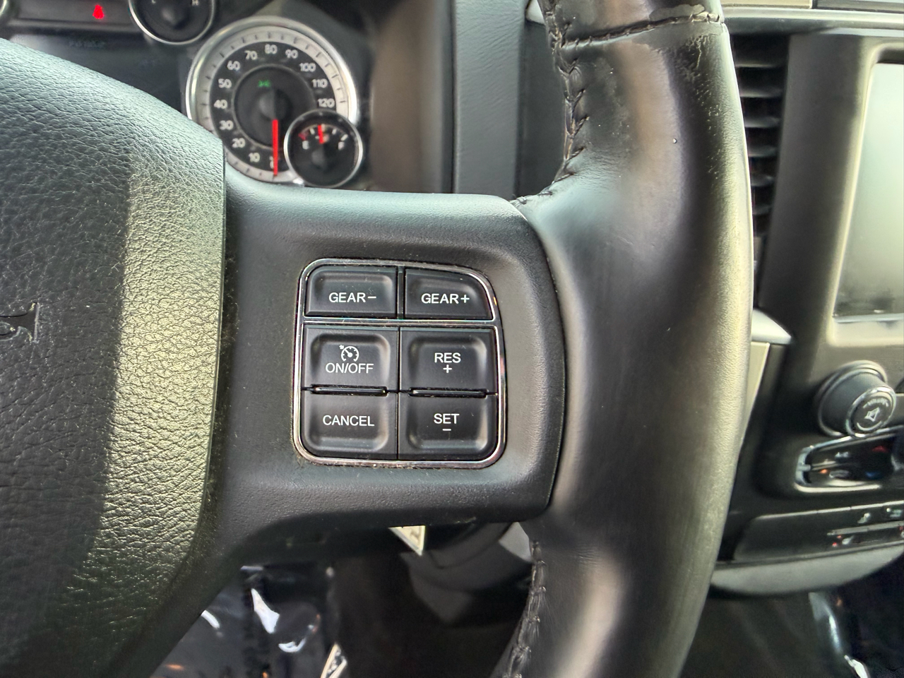 RAM 1500 4WD Crew Cab 149" Outdoorsman 2016