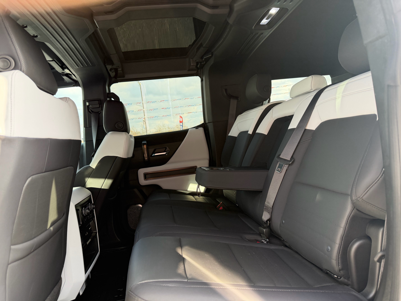 GMC HUMMER EV SUV e4WD 4dr 2X 2025