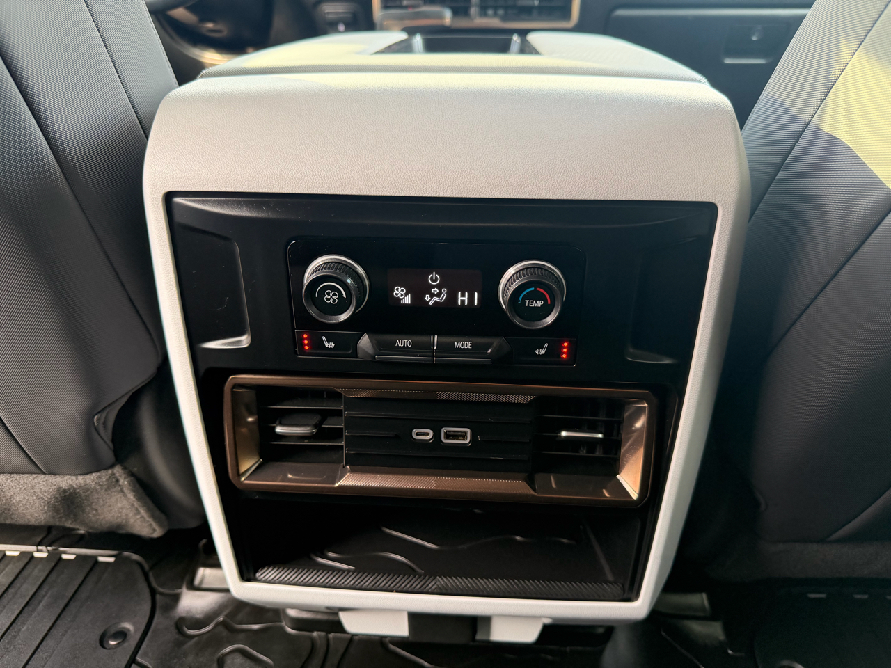 GMC HUMMER EV SUV e4WD 4dr 2X 2025