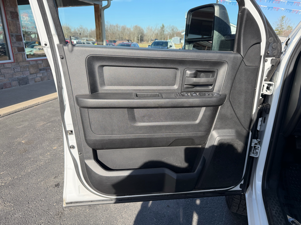 RAM 3500 Tradesman 4x4 Crew Cab 8' Box 2023