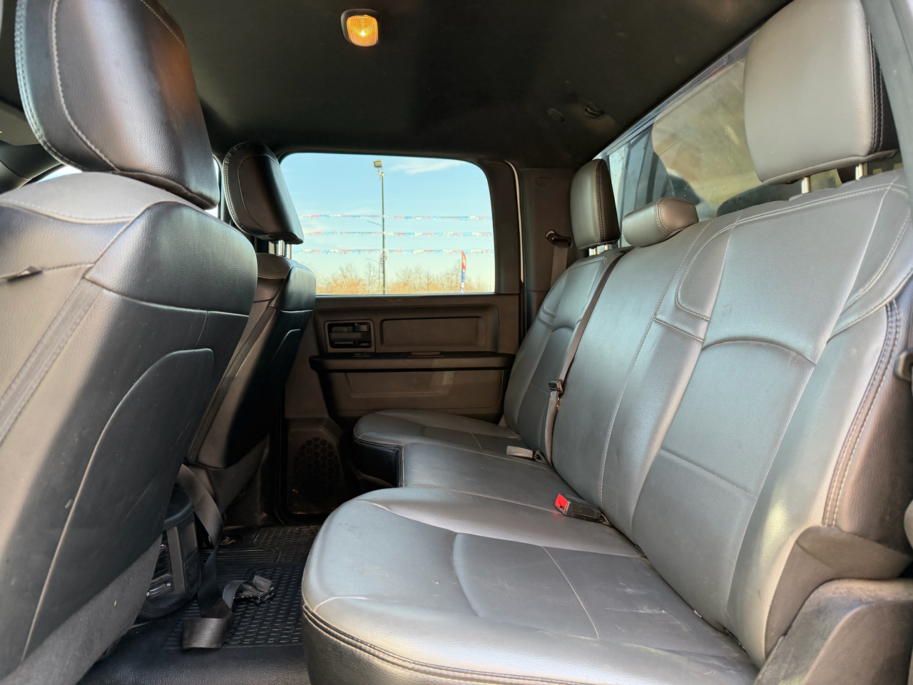 RAM 3500 Tradesman 4x4 Crew Cab 8' Box 2023