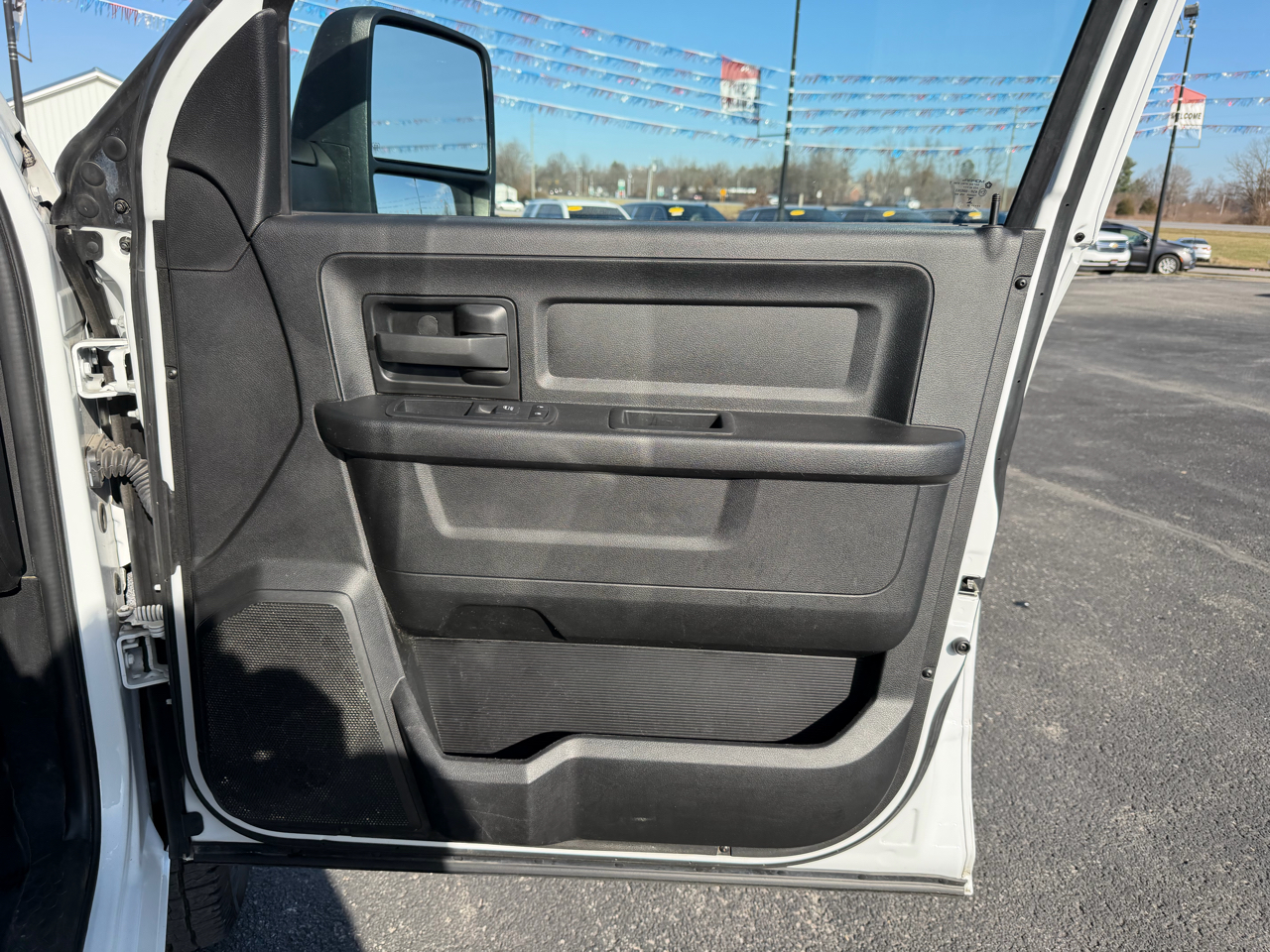 RAM 3500 Tradesman 4x4 Crew Cab 8' Box 2023