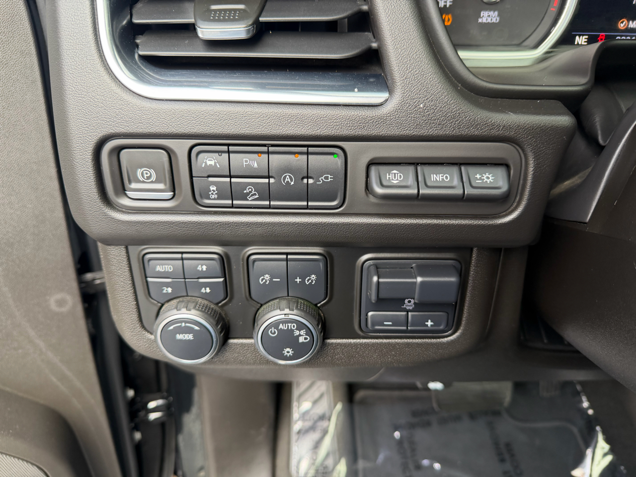 Chevrolet Suburban 4WD 4dr Premier 2021