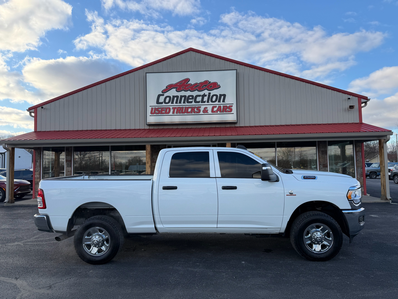 RAM 2500 Tradesman 4x4 Crew Cab 6'4" Box 2024