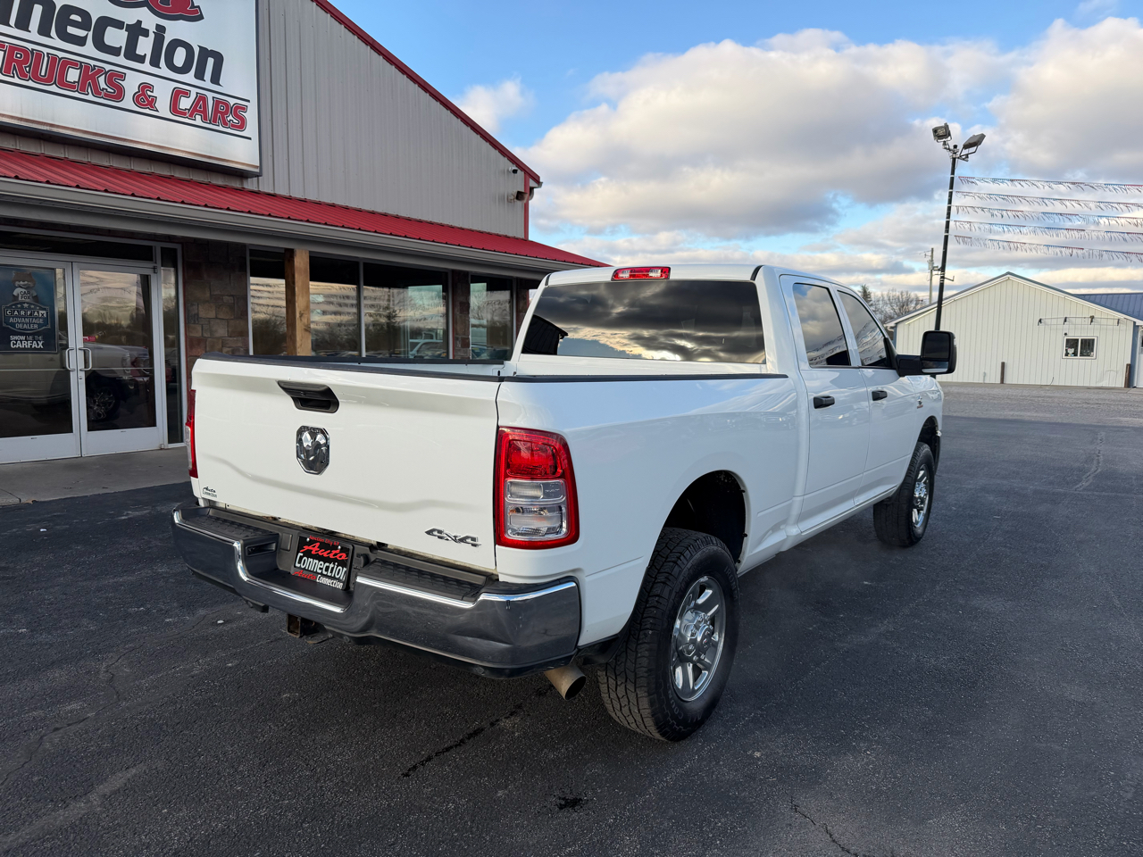 RAM 2500 Tradesman 4x4 Crew Cab 6'4" Box 2024