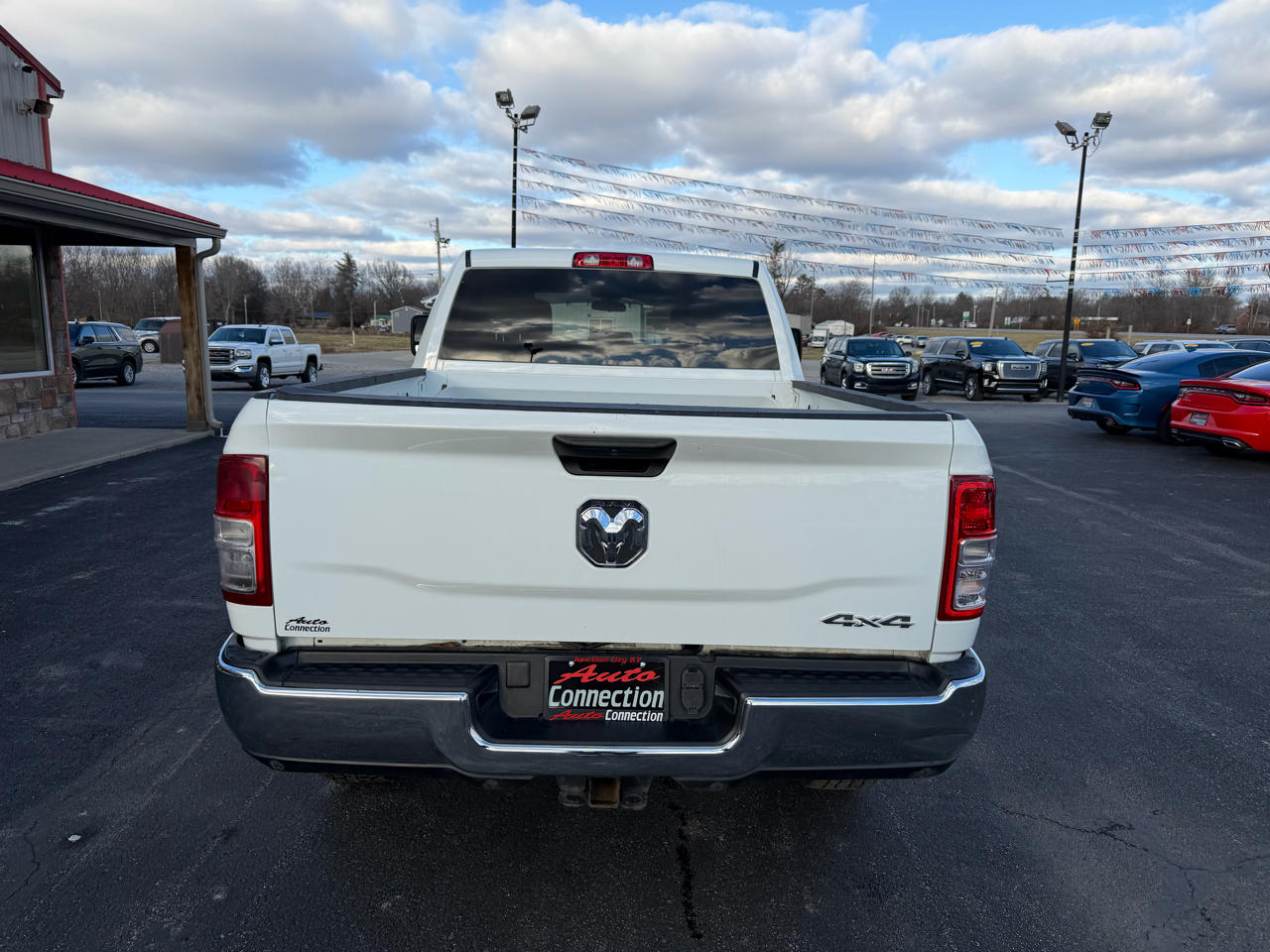RAM 2500 Tradesman 4x4 Crew Cab 6'4" Box 2024