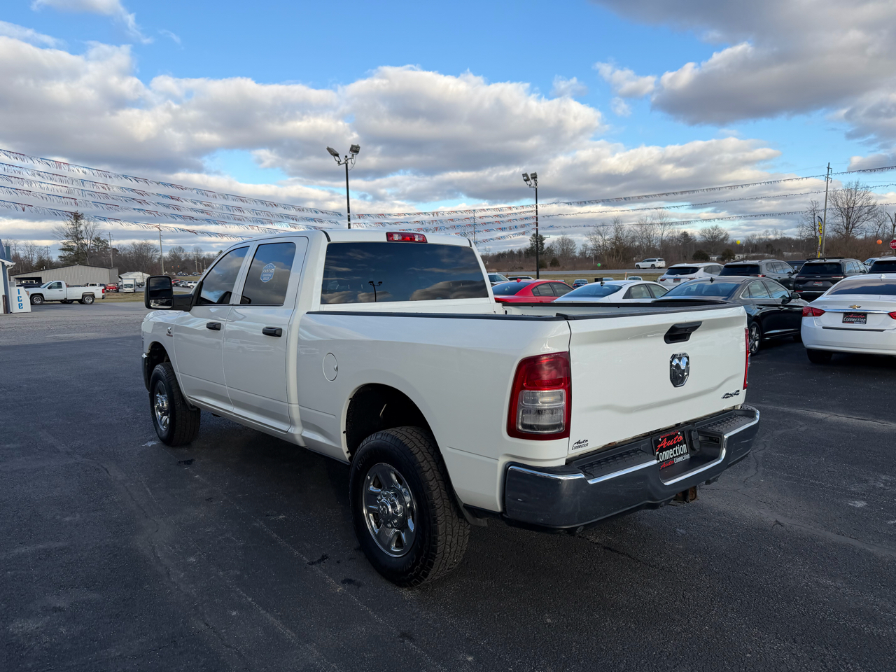 RAM 2500 Tradesman 4x4 Crew Cab 6'4" Box 2024