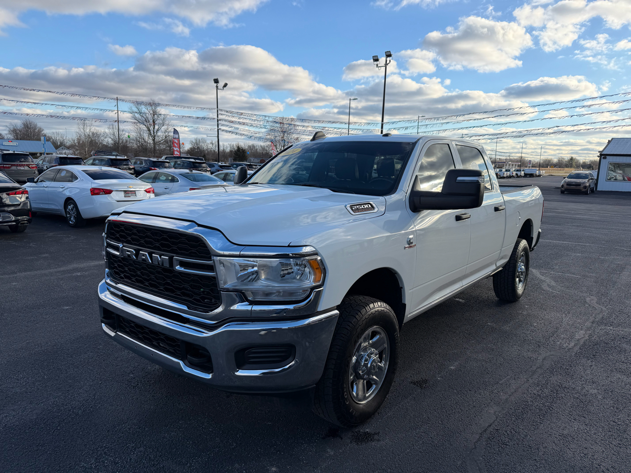 RAM 2500 Tradesman 4x4 Crew Cab 6'4" Box 2024