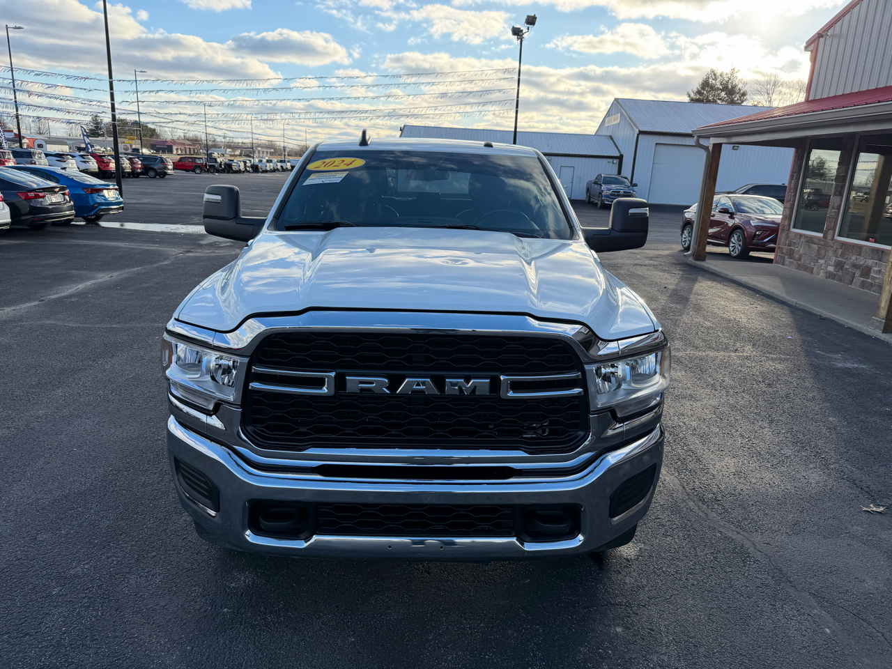 RAM 2500 Tradesman 4x4 Crew Cab 6'4" Box 2024