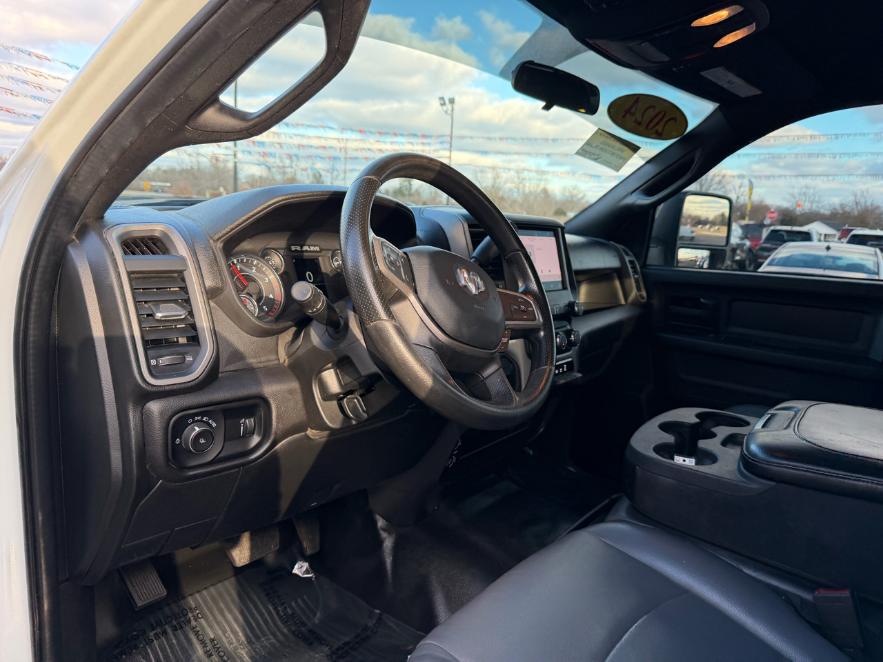 RAM 2500 Tradesman 4x4 Crew Cab 6'4" Box 2024