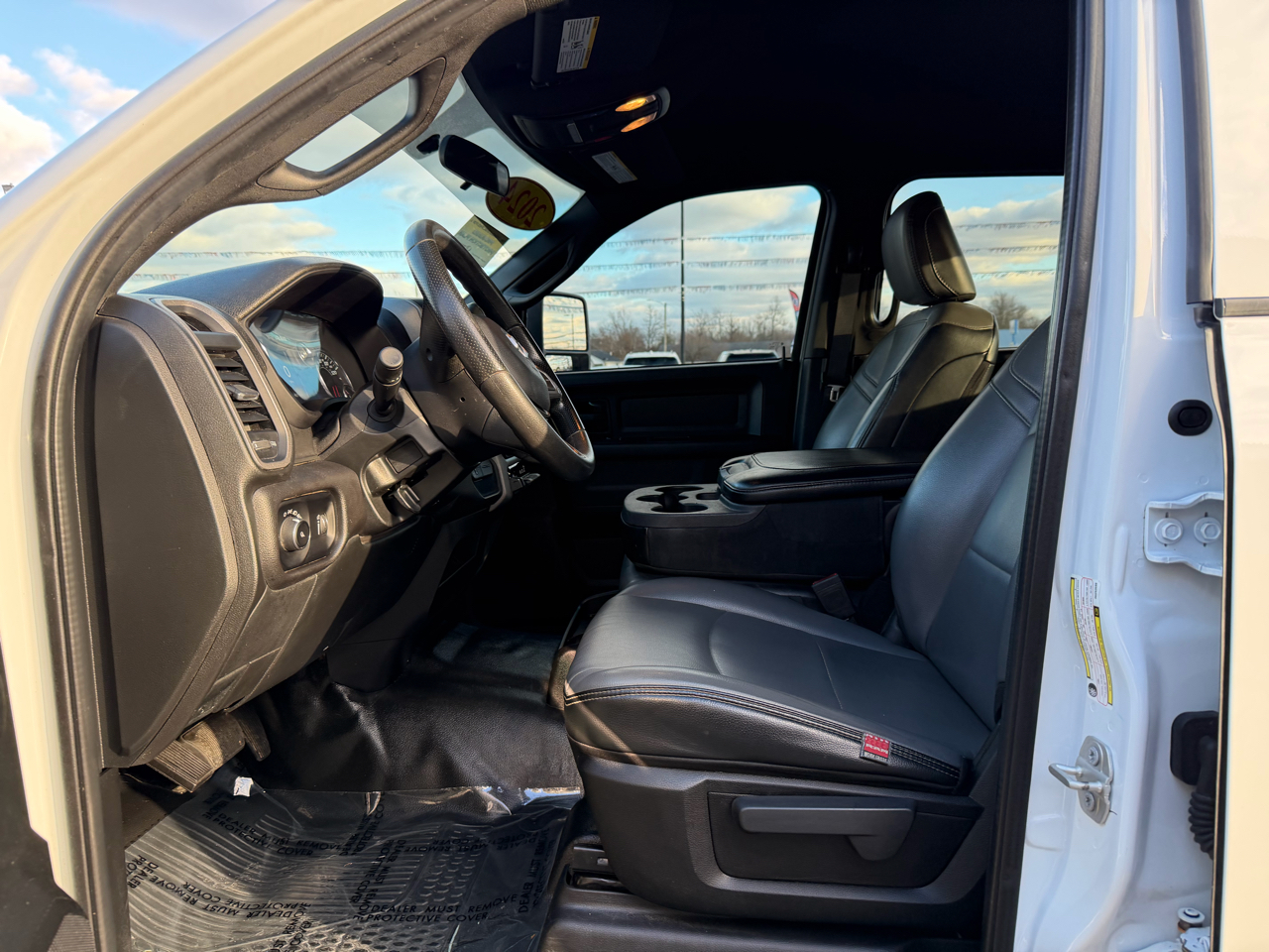 RAM 2500 Tradesman 4x4 Crew Cab 6'4" Box 2024